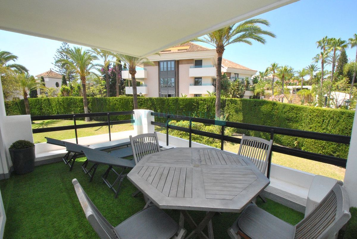 Ático en venta en Los Monteros, Marbella Este