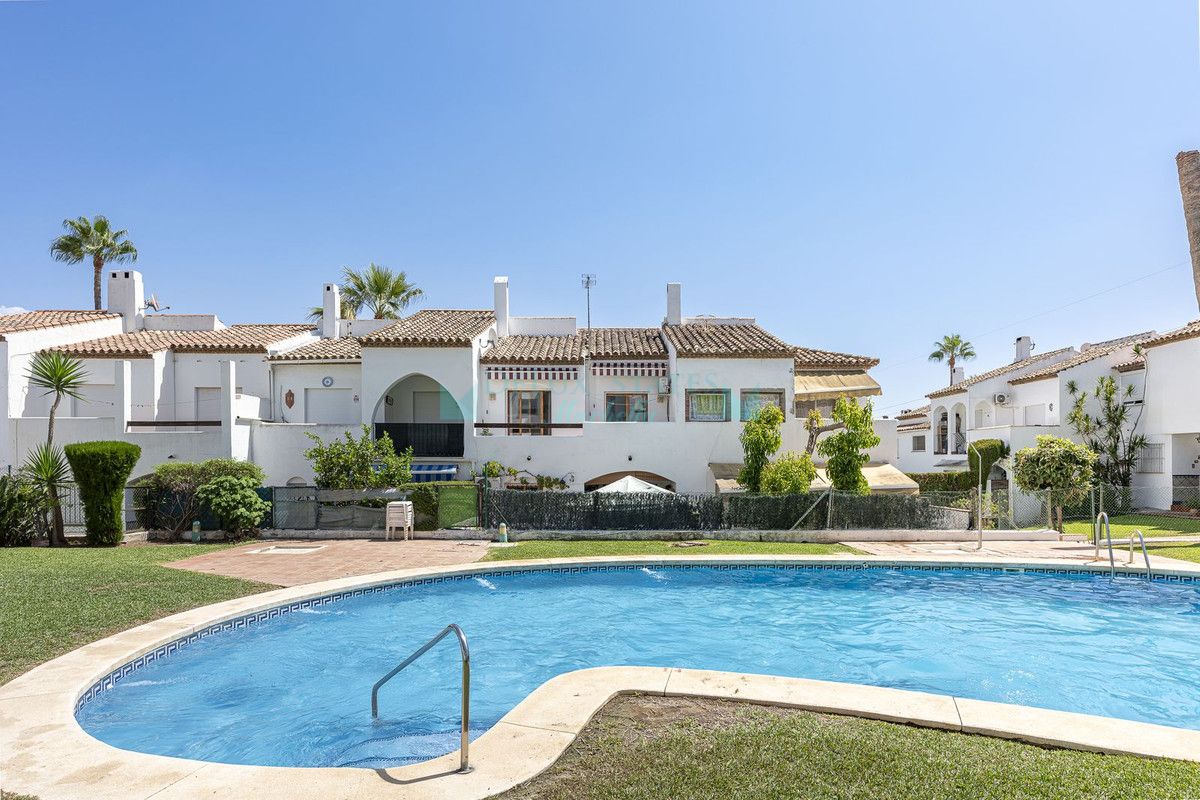 Town House for sale in Estepona