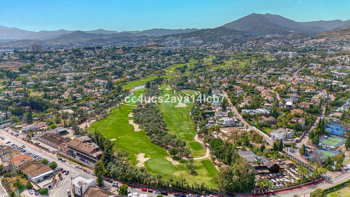 Town House for sale in Nueva Andalucia