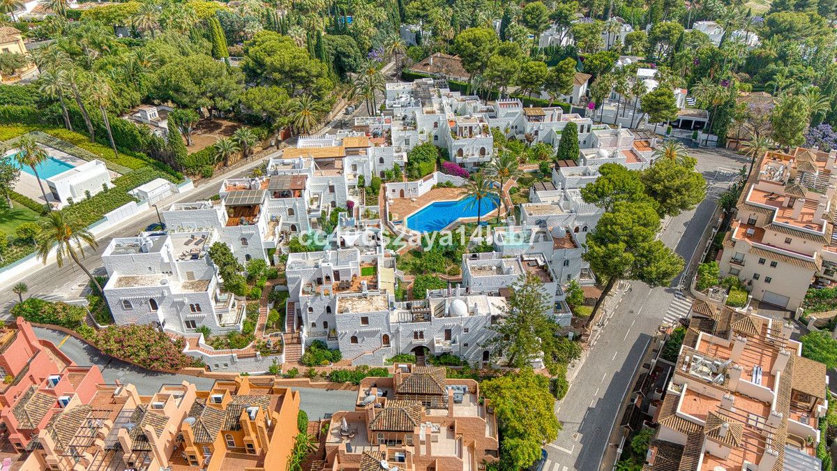 Town House for sale in Nueva Andalucia