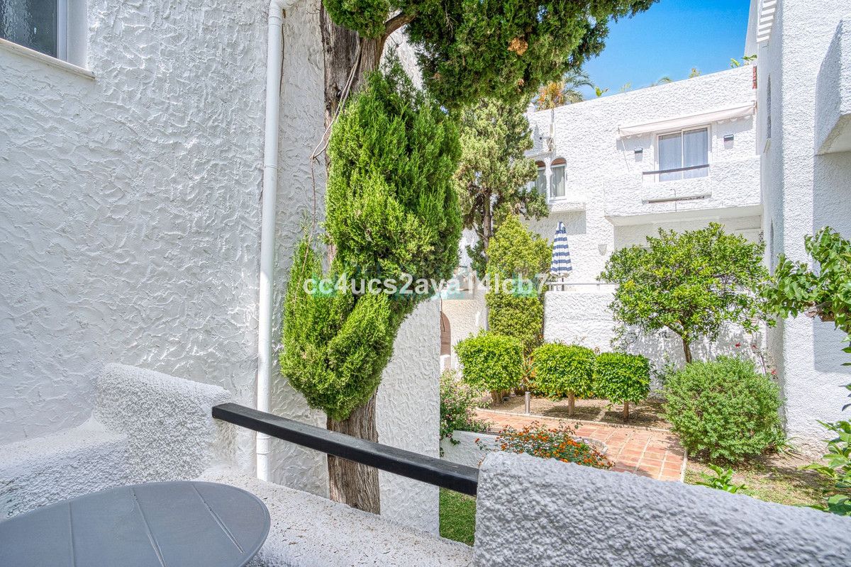 Town House for sale in Nueva Andalucia