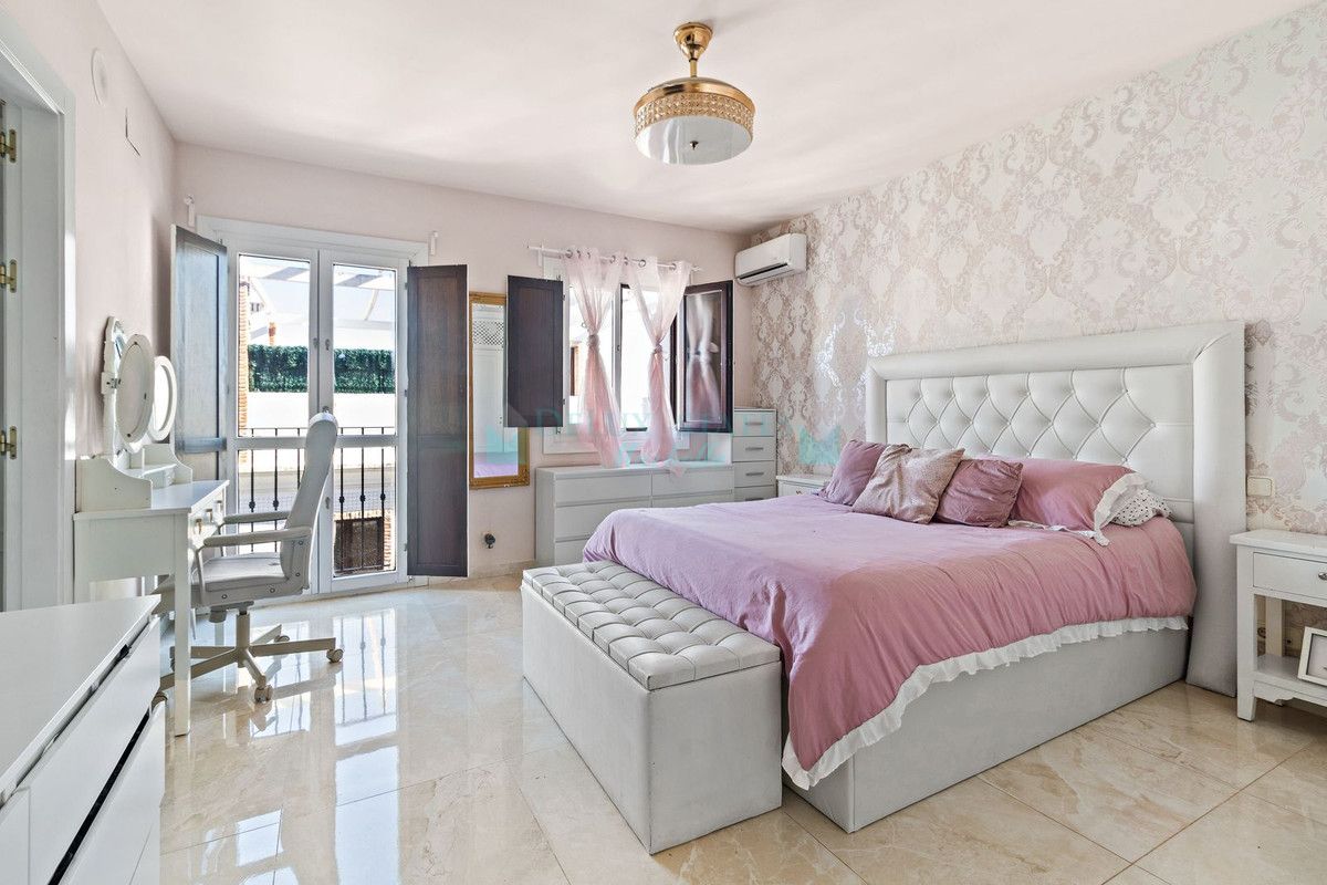 Adosado en alquiler en El Paraiso, Estepona