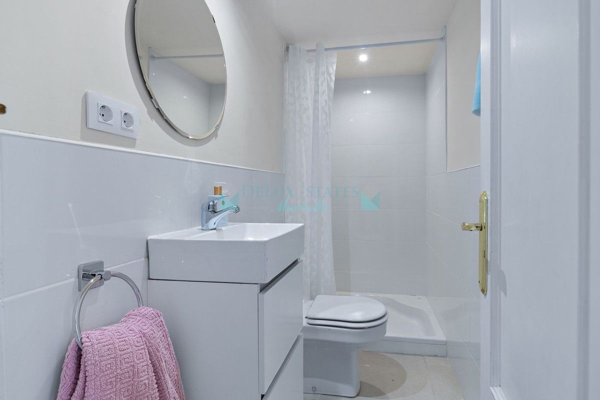 Adosado en alquiler en El Paraiso, Estepona