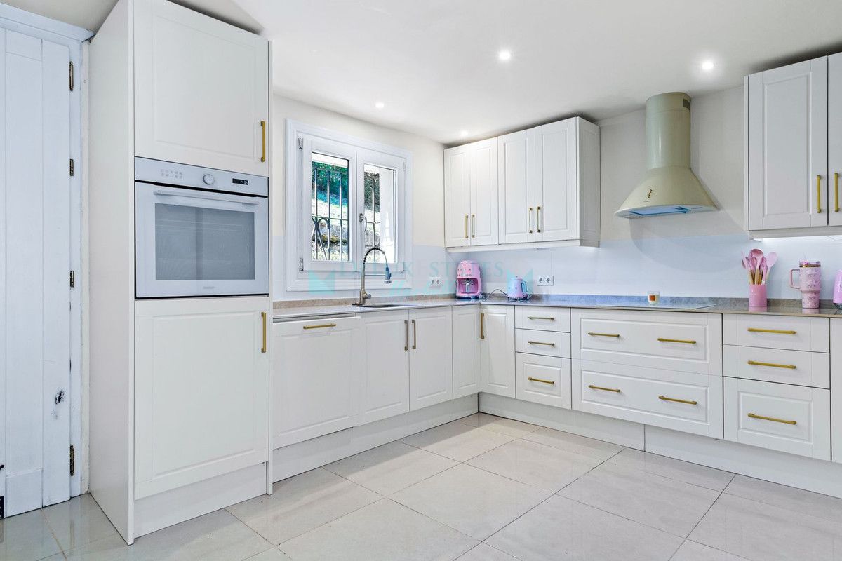 Adosado en alquiler en El Paraiso, Estepona