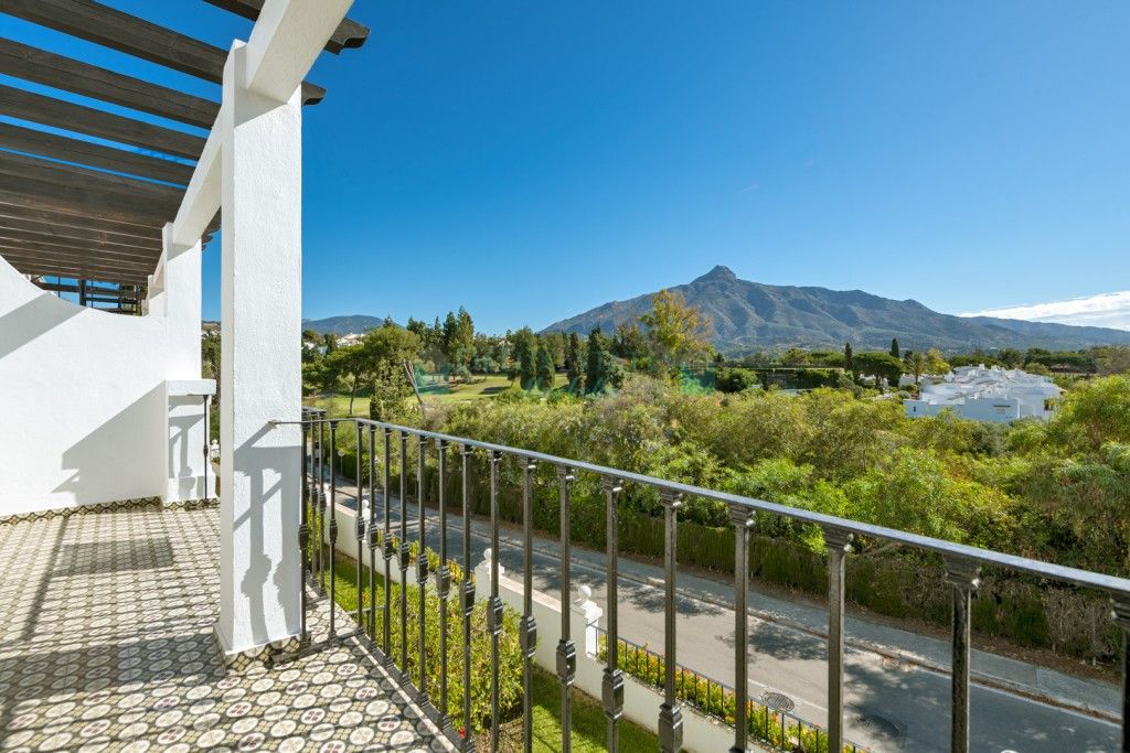 Town House for sale in Nueva Andalucia