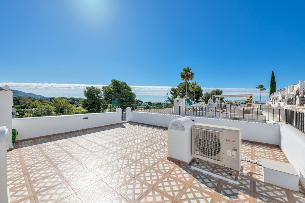 Town House for sale in Nueva Andalucia