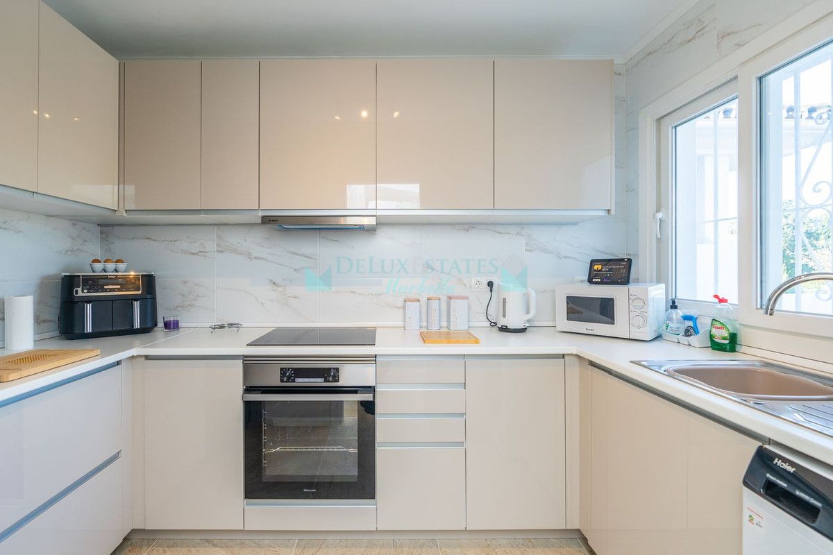 Penthouse for sale in El Paraiso, Estepona