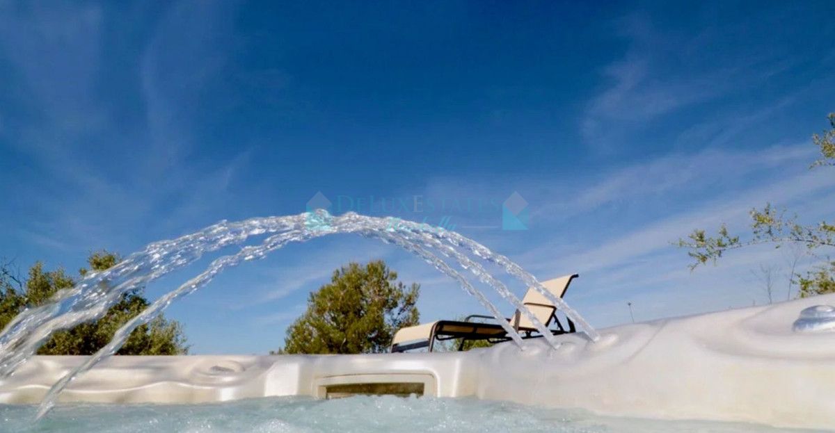 Villa for rent in El Rosario, Marbella East