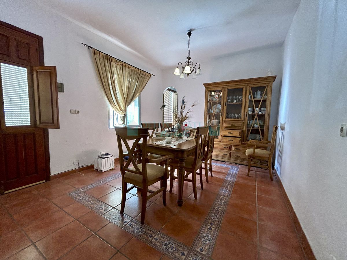 Villa en venta en Estepona