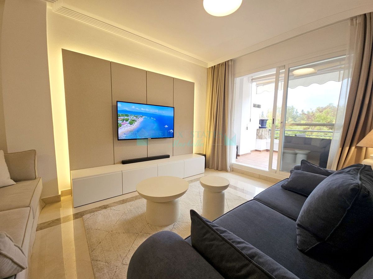 Apartamento en alquiler en Los Arqueros, Benahavis