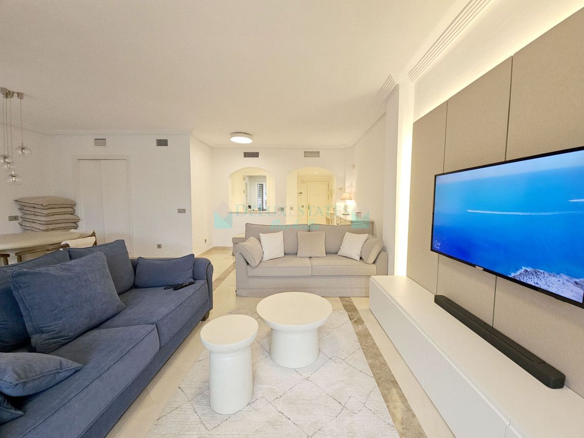 Apartamento en alquiler en Los Arqueros, Benahavis