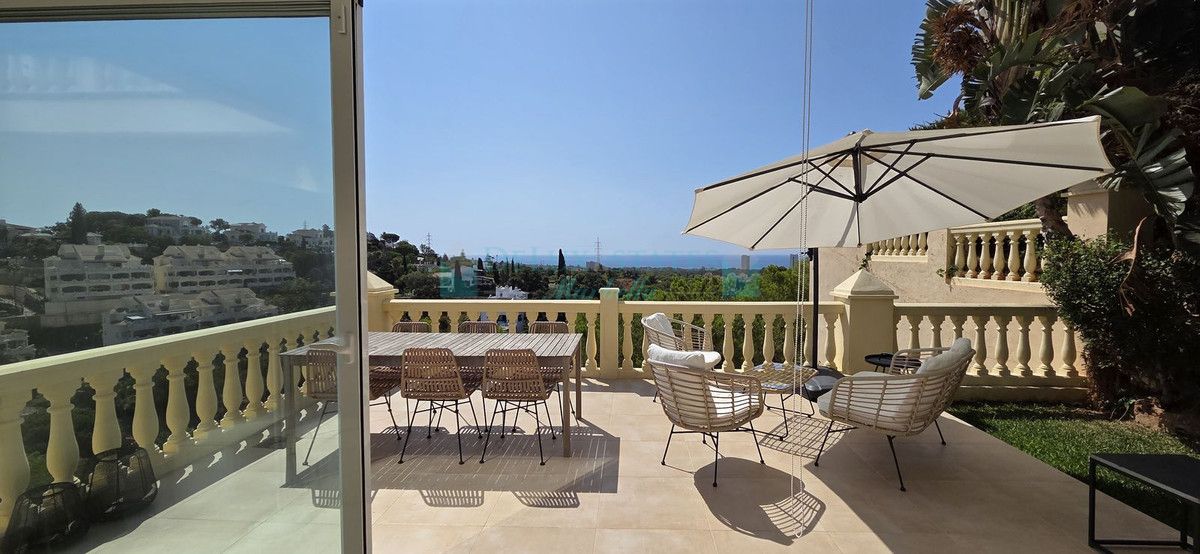 Semi Detached Villa for rent in Elviria, Marbella East