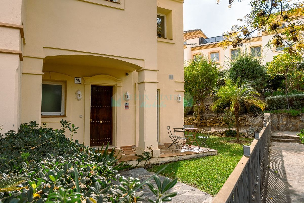 Semi Detached Villa for rent in Elviria, Marbella East