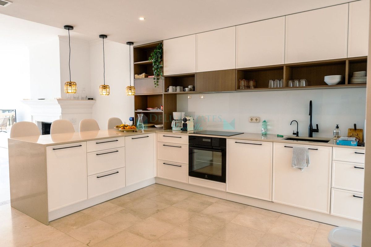 Semi Detached Villa for rent in Elviria, Marbella East