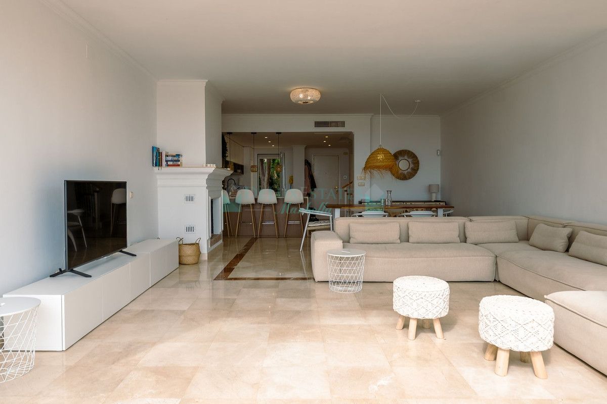 Semi Detached Villa for rent in Elviria, Marbella East