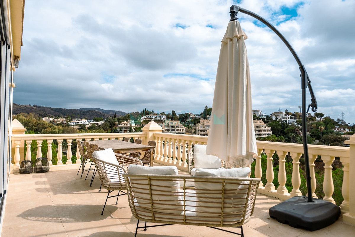 Semi Detached Villa for rent in Elviria, Marbella East