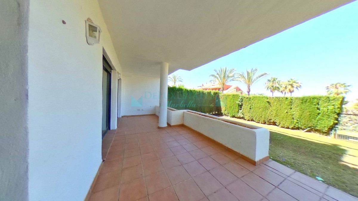 Ground Floor Apartment for sale in Atalaya, Estepona