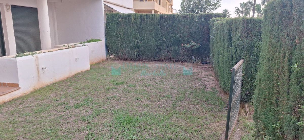 Apartamento Planta Baja en venta en Atalaya, Estepona