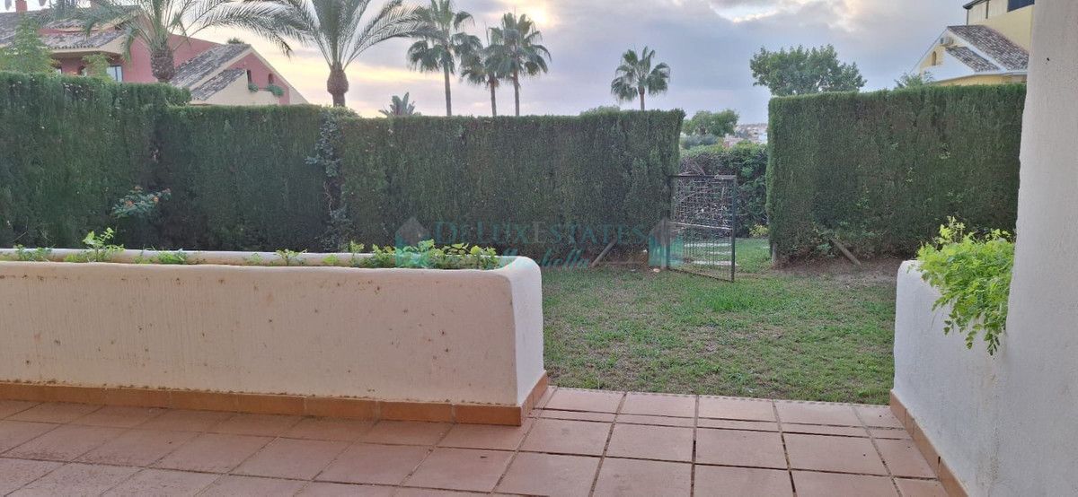 Apartamento Planta Baja en venta en Atalaya, Estepona