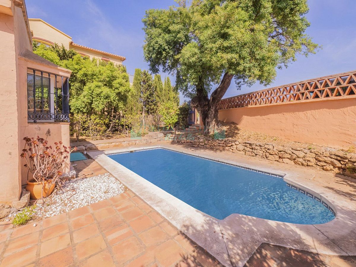 Villa for sale in La Mairena, Marbella East