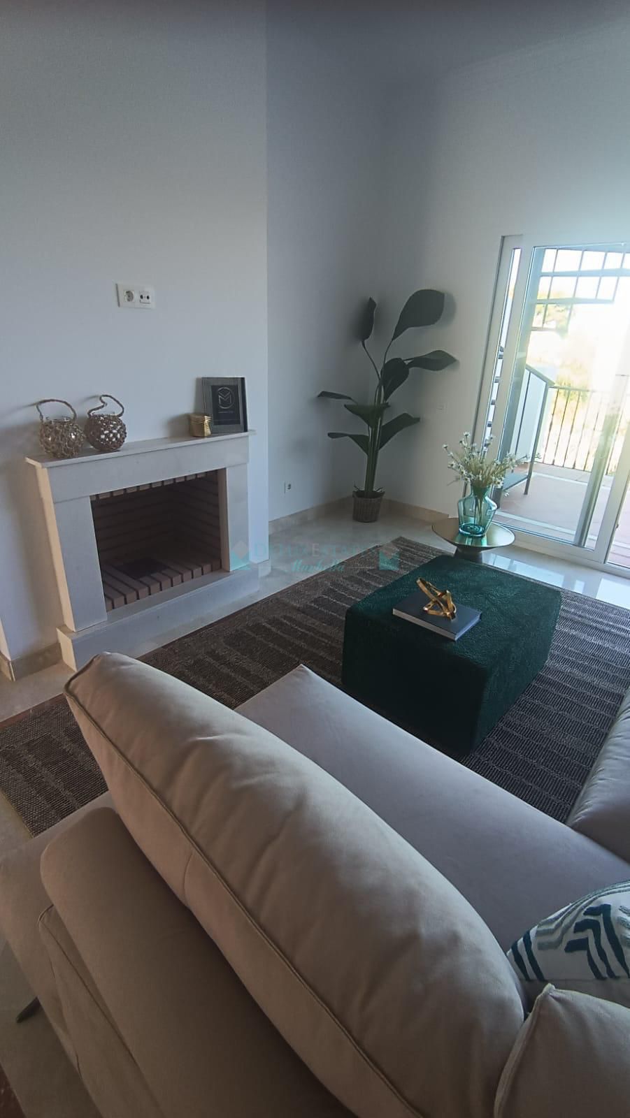 Apartamento en alquiler en El Paraiso, Estepona