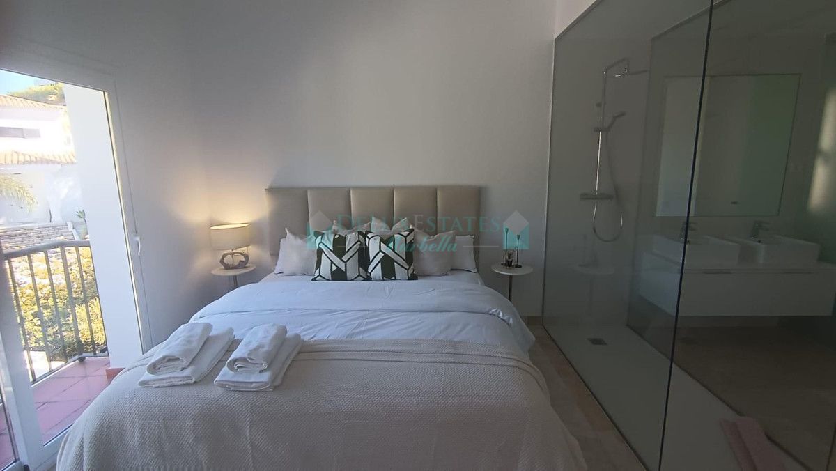 Apartamento en alquiler en El Paraiso, Estepona