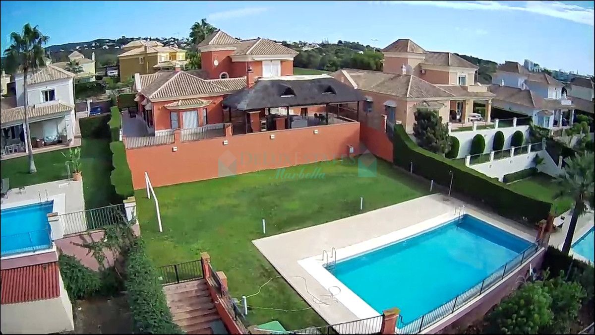 Villa en venta en Santa Clara, Marbella Este