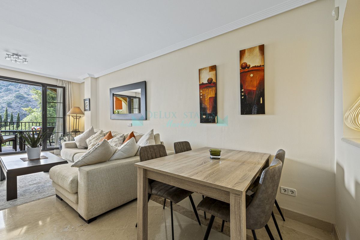 Apartamento en venta en Benahavis