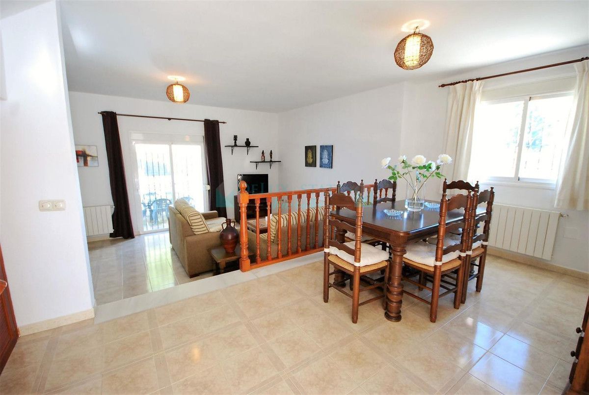 Semi Detached Villa for sale in Benahavis
