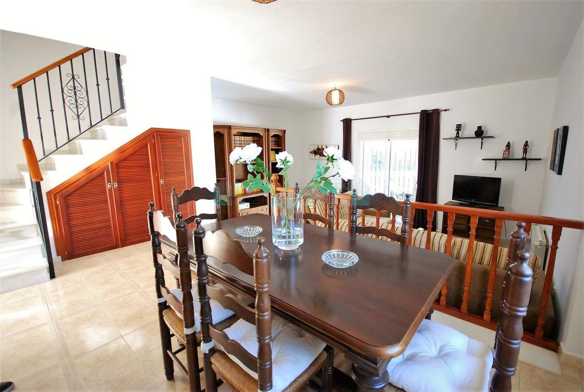 Semi Detached Villa for sale in Benahavis