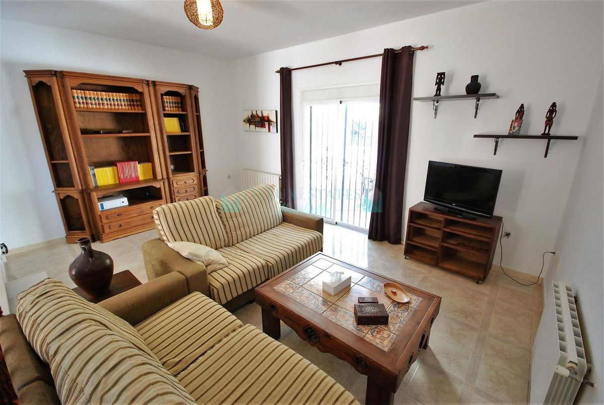 Semi Detached Villa for sale in Benahavis