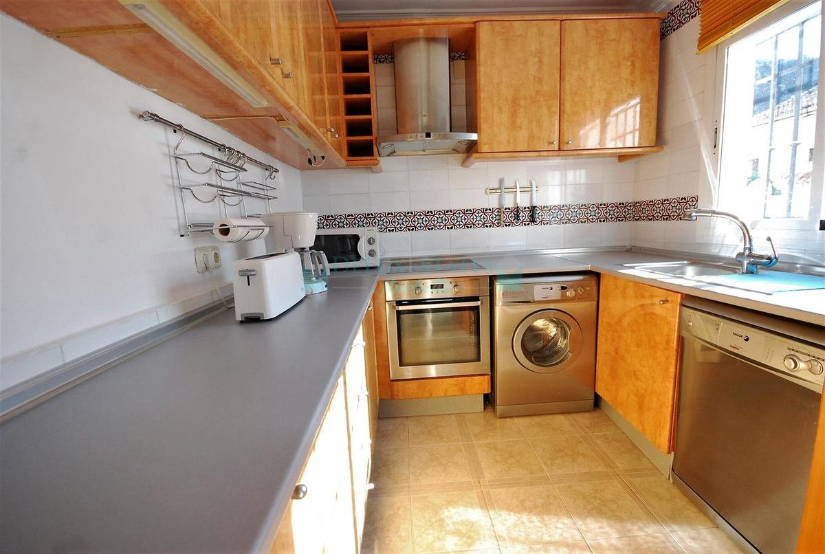 Semi Detached Villa for sale in Benahavis