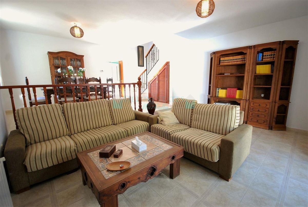 Semi Detached Villa for sale in Benahavis