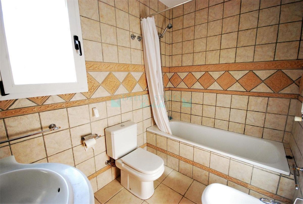 Semi Detached Villa for sale in Benahavis
