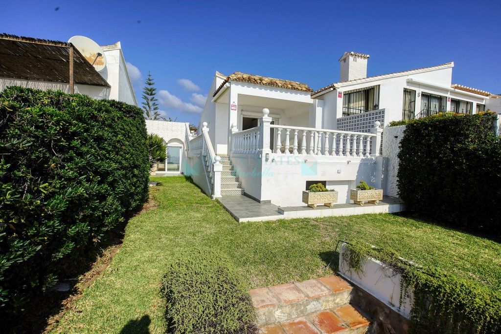 Villa for sale in Estepona