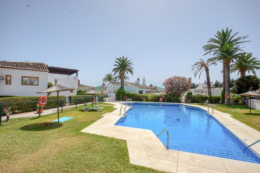 Villa for sale in Estepona