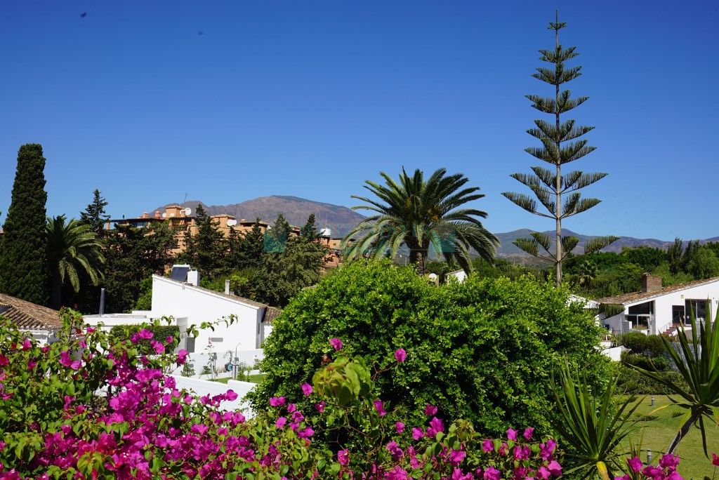 Villa for sale in Estepona