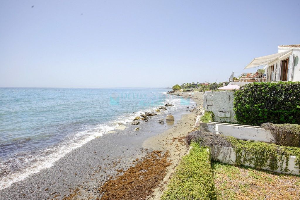 Villa for sale in Estepona