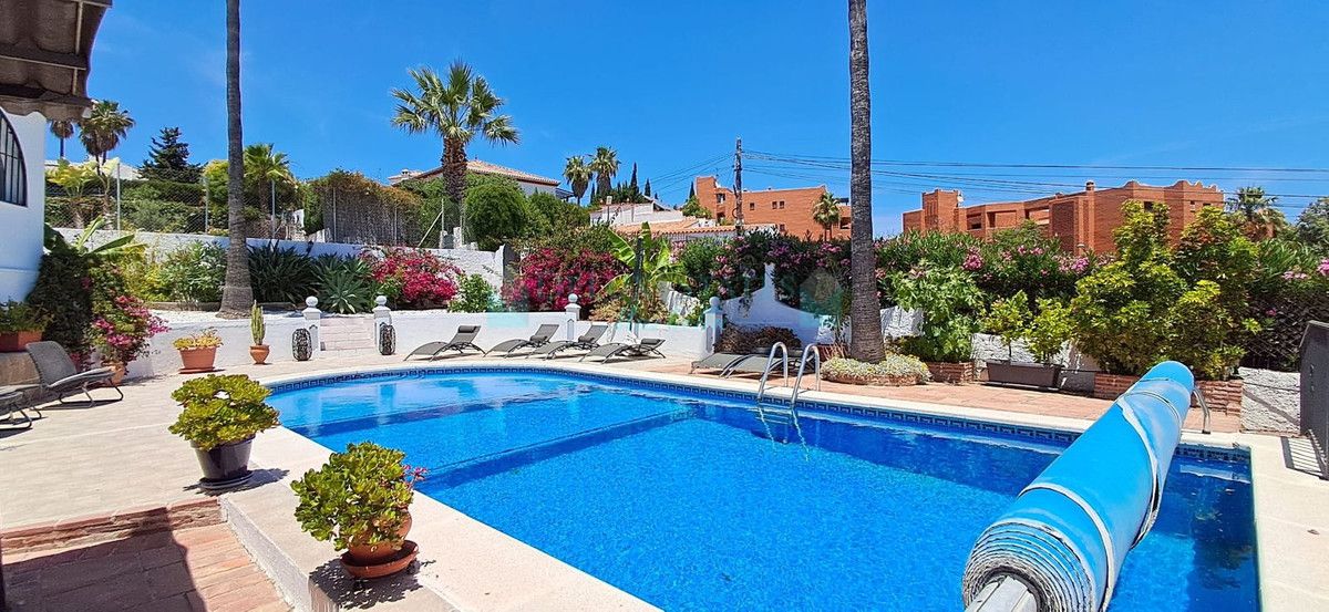 Villa for rent in Estepona