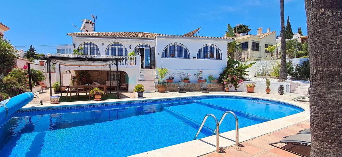 Villa for rent in Estepona