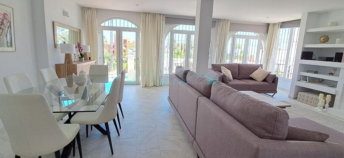 Villa for rent in Estepona