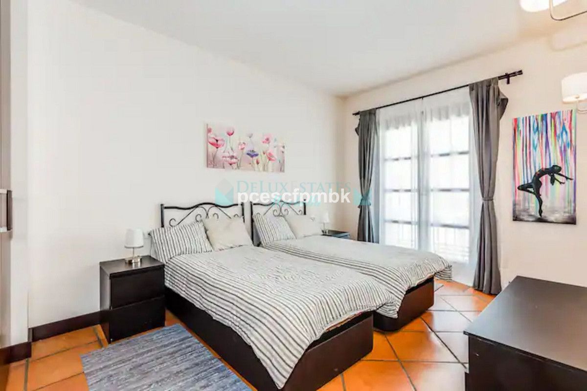 Town House for rent in Benahavis