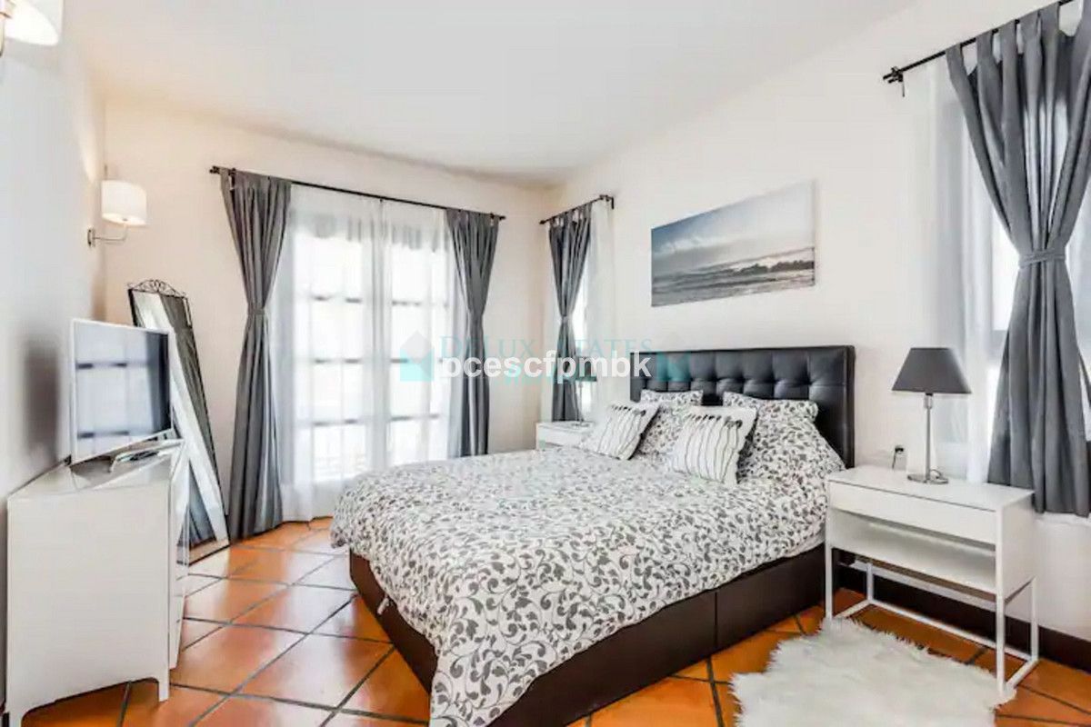 Town House for rent in Benahavis