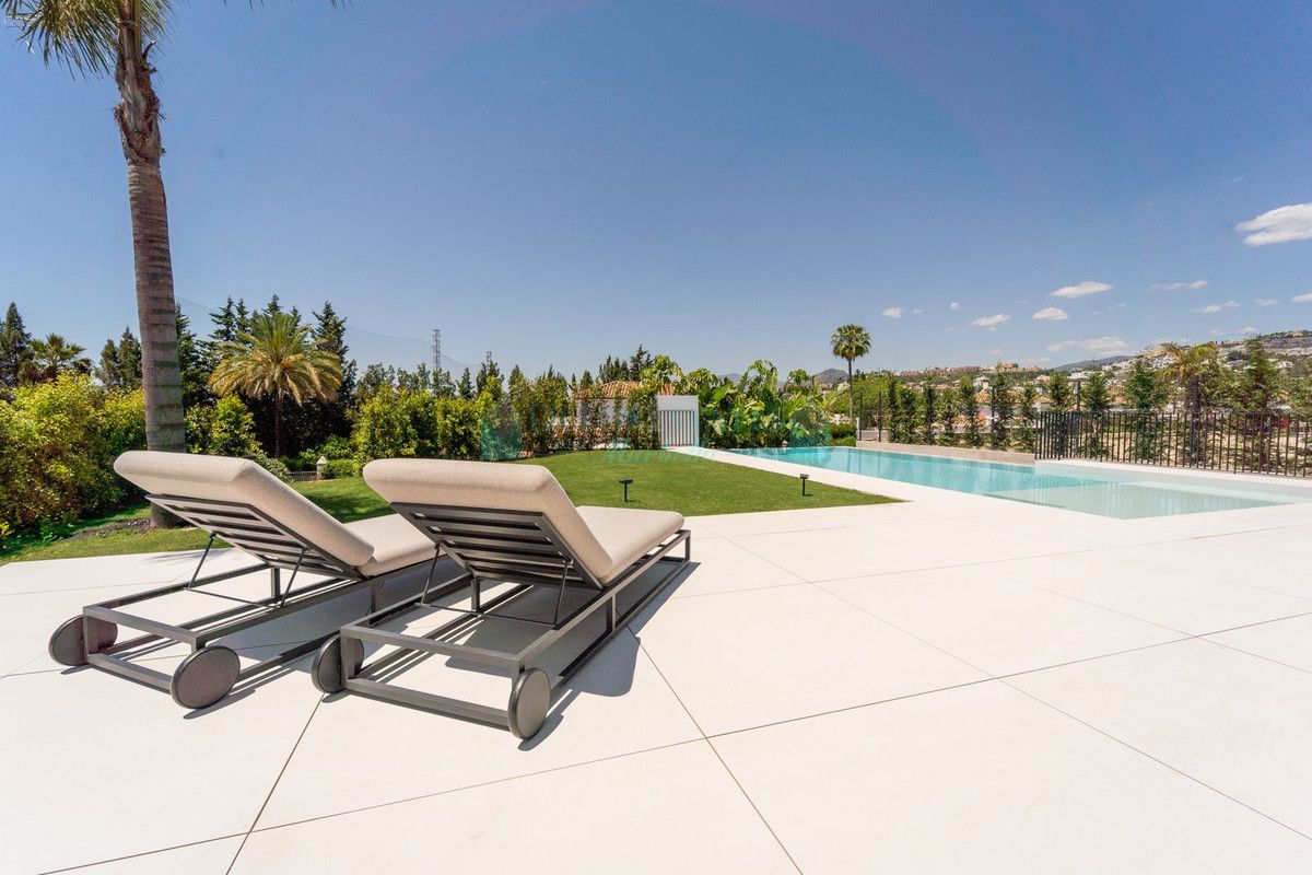 Villa for sale in Nueva Andalucia