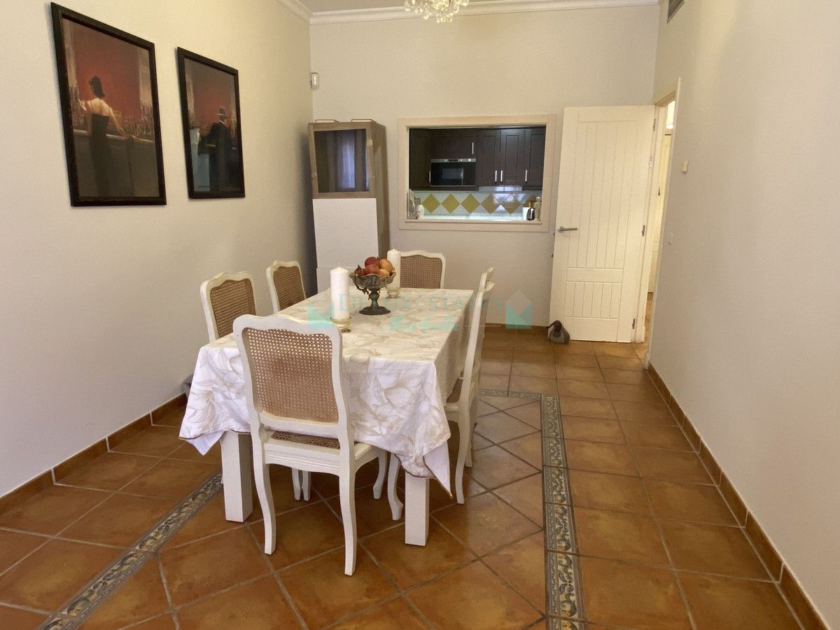 Apartamento en venta en El Paraiso, Estepona