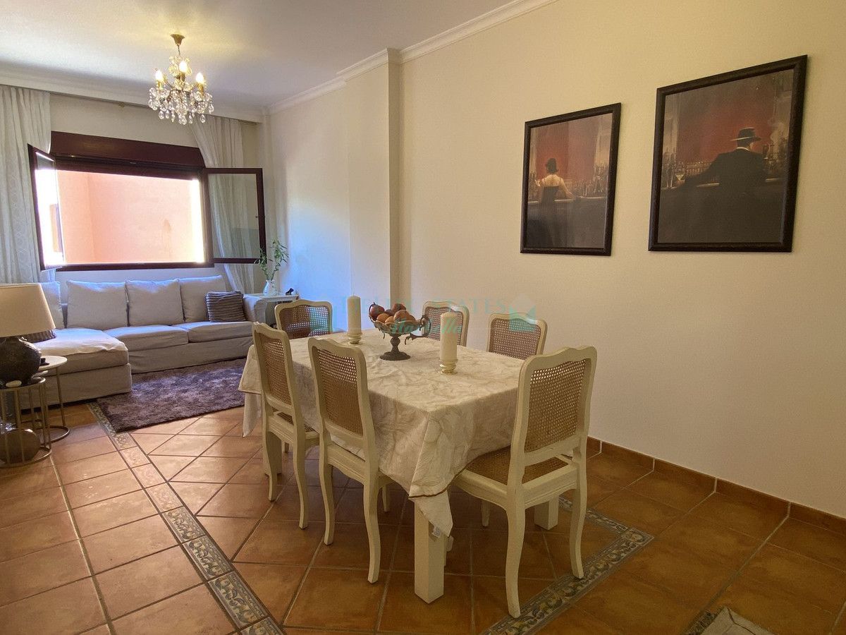 Apartamento en venta en El Paraiso, Estepona