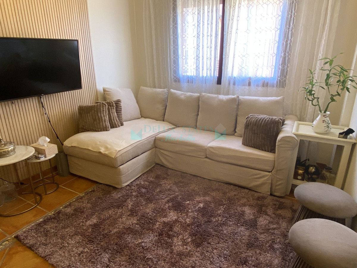 Apartamento en venta en El Paraiso, Estepona