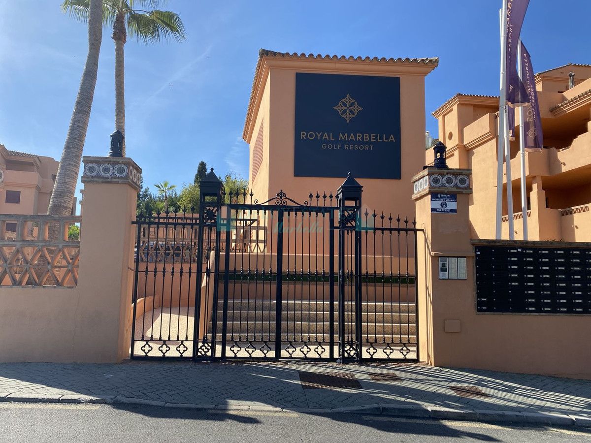 Apartamento en venta en El Paraiso, Estepona