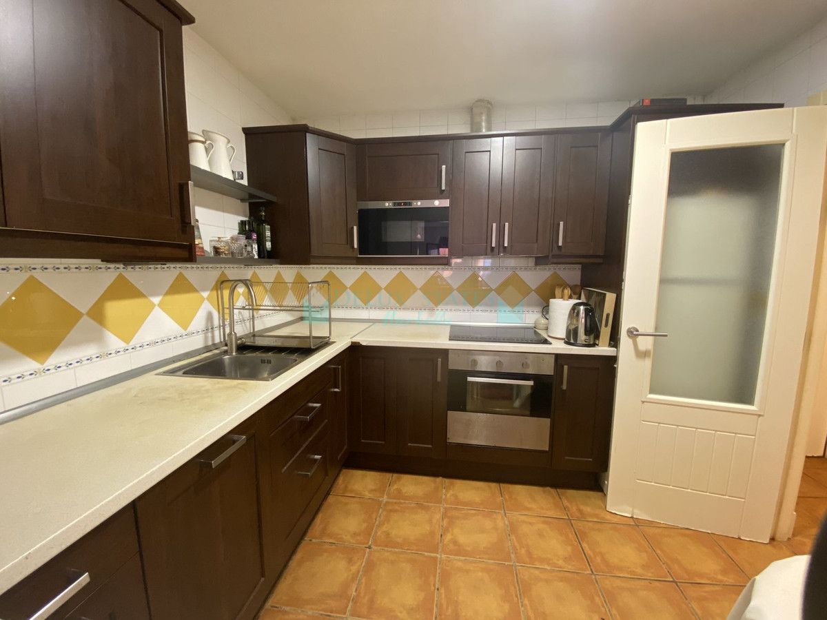 Apartamento en venta en El Paraiso, Estepona