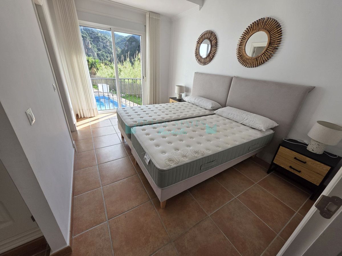 Town House for rent in Benahavis